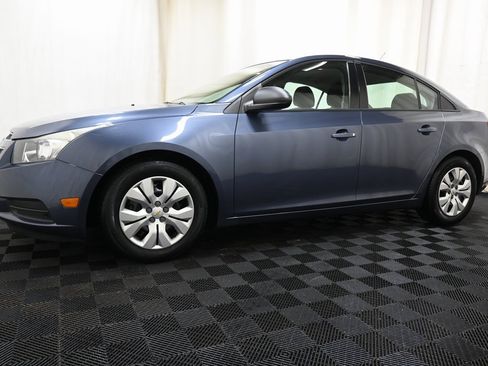 Used 2013 Chevrolet Cruze LS image 5