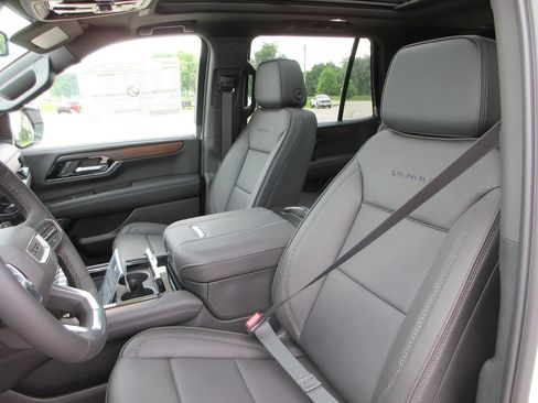 New 2026 GMC Yukon Denali w/ Sun & Power Step Package AWD/4WD image 12