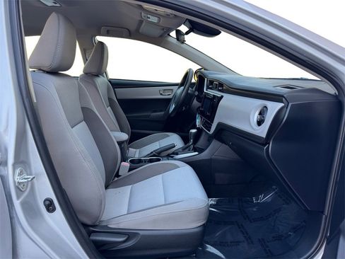 Used 2017 Toyota Corolla LE image 18