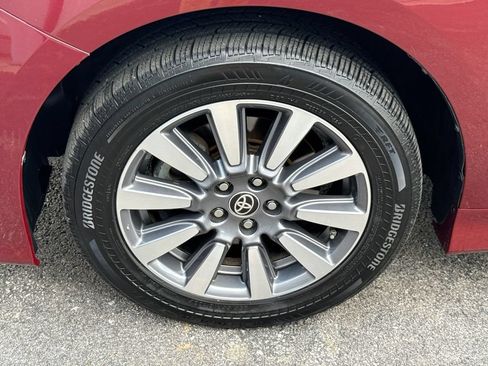Used 2020 Toyota Sienna LE AWD/4WD image 2