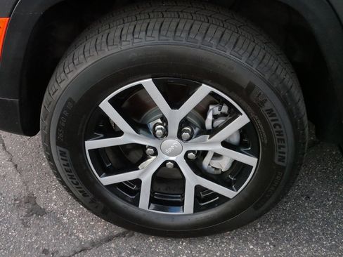 Used 2024 Jeep Grand Cherokee L Limited w/ Luxury Tech Group II image 15