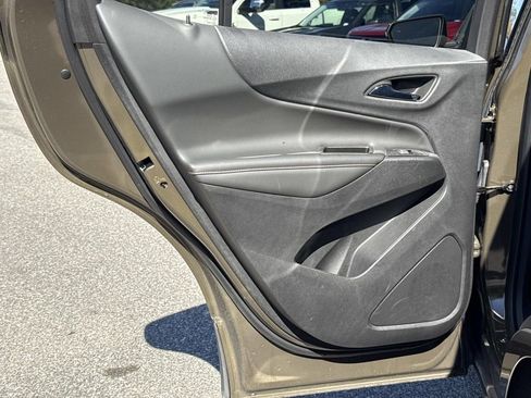 Used 2023 Chevrolet Equinox Premier image 13