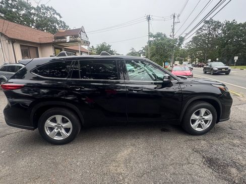 Used 2022 Toyota Highlander L image 7