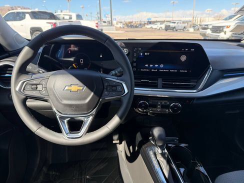 New 2026 Chevrolet Trax LT w/ LT Convenience Package FWD image 16