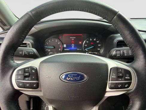 Used 2022 Ford Explorer XLT w/ Equipment Group 202A AWD/4WD image 27