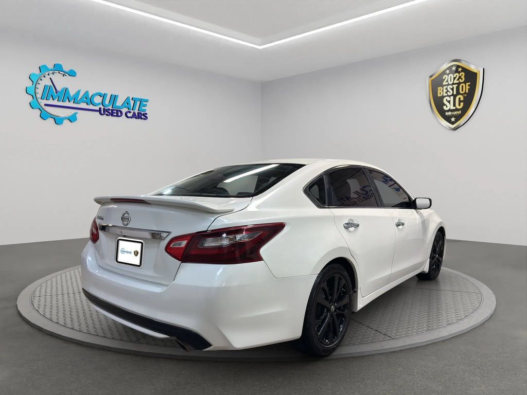 Used 2017 Nissan Altima 2.5 SR w/ Midnight Edition Package FWD image 5
