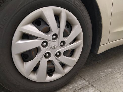 Used 2017 Hyundai Elantra SE FWD image 31