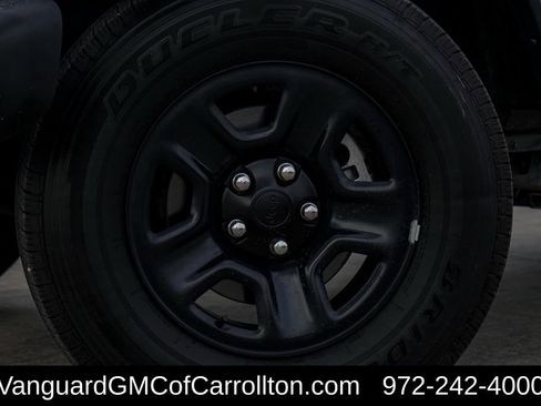 Used 2024 Jeep Gladiator Sport image 2