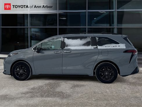 Certified 2024 Toyota Sienna XSE image 10