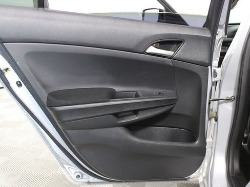 Used 2010 Honda Accord LX-P image 19