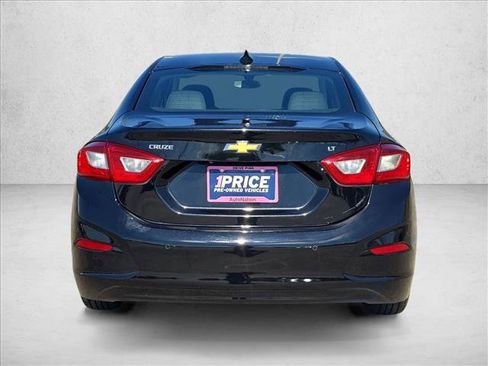 Used 2018 Chevrolet Cruze LT w/ Convenience Package image 7