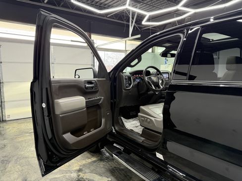 Used 2020 Chevrolet Silverado 1500 LTZ w/ LTZ Premium Package image 9