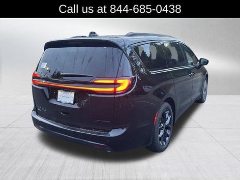 New 2026 Chrysler Pacifica Limited w/ S Appearance Package FWD image 5
