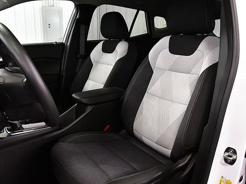 Used 2024 Chevrolet Trax LS w/ LS Convenience Package image 25