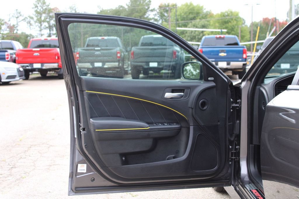 Used 2017 Dodge Charger R/T Scat Pack RWD image 11