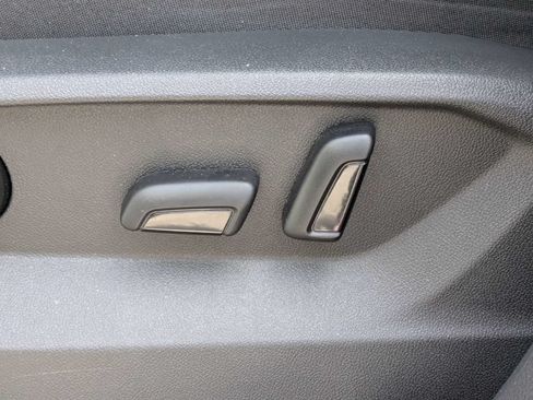 Certified 2024 Volkswagen Atlas Cross Sport SE FWD image 25