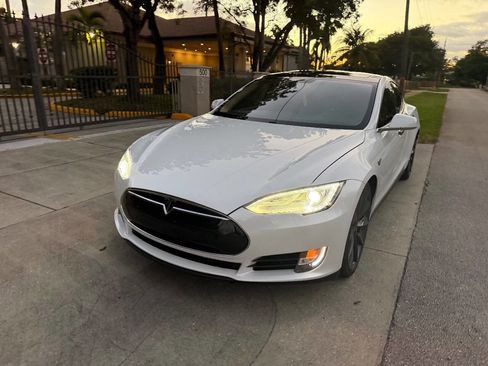 Used 2013 Tesla Model S Performance image 10