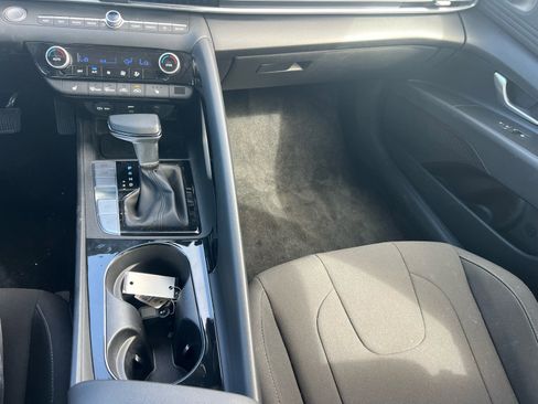 Certified 2025 Hyundai Elantra SEL image 34