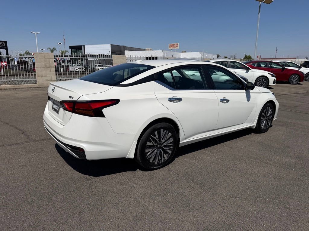 Certified 2024 Nissan Altima 2.5 SV FWD image 6