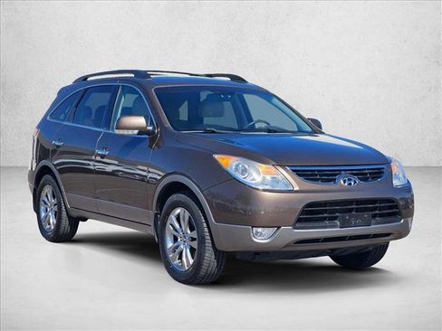 Used 2012 Hyundai Veracruz Limited w/ Entertainment Pkg FWD image 3