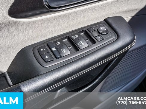 Used 2024 Chrysler Pacifica Touring-L FWD image 54