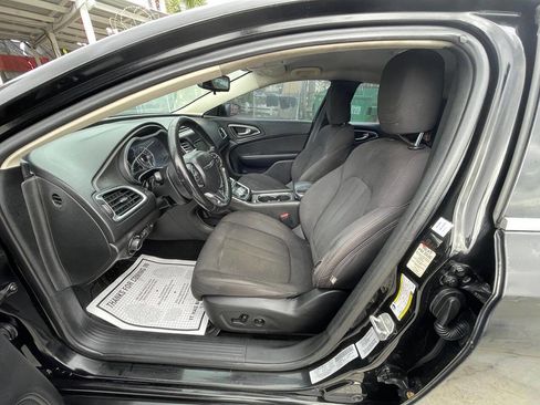 Used 2015 Chrysler 200 Limited w/ Convenience Group image 4