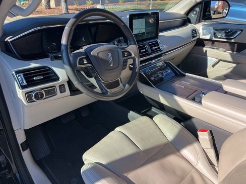 Used 2021 Lincoln Navigator Reserve w/ Luxury Package image 15