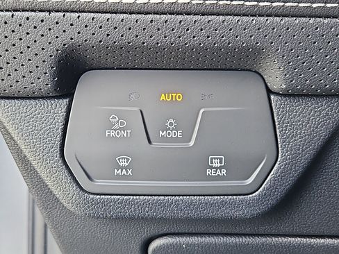 New 2026 Volkswagen Atlas SE image 9