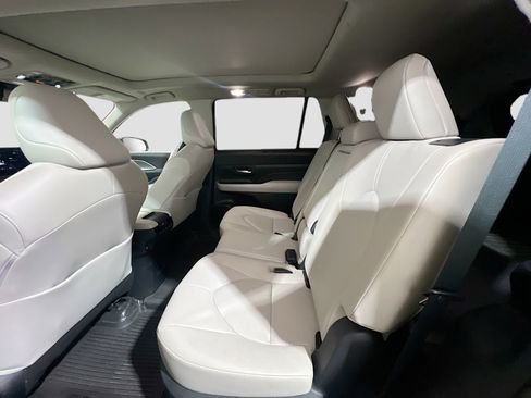 Used 2024 Toyota Grand Highlander XLE image 17