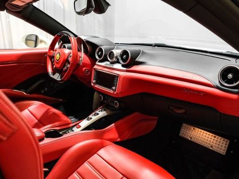 Used 2018 Ferrari California T image 18
