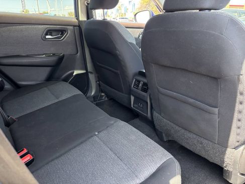 Used 2022 Nissan Rogue SV FWD image 11