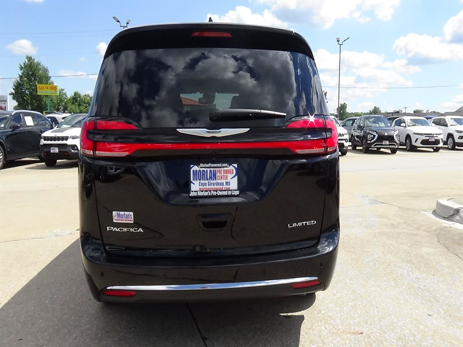 Used 2026 Chrysler Pacifica Limited FWD image 7
