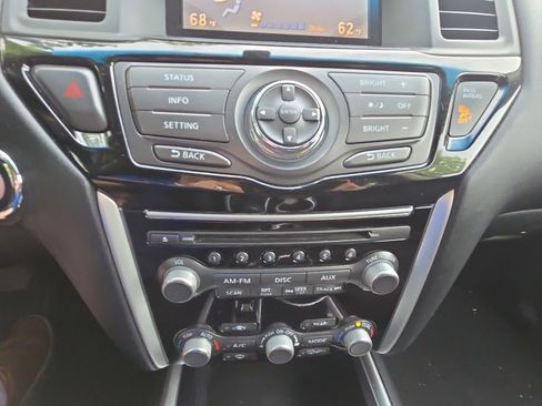Used 2014 Nissan Pathfinder SV AWD/4WD image 17