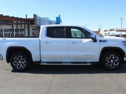 Used 2023 GMC Sierra 1500 SLT image 2