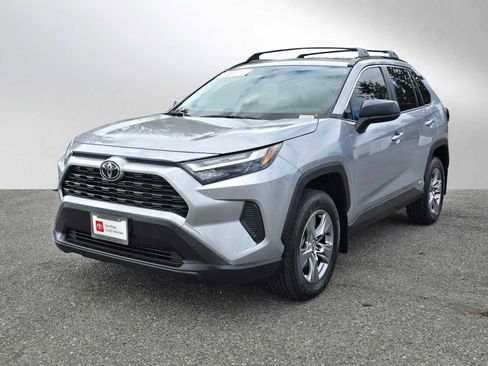Used 2025 Toyota RAV4 LE image 7