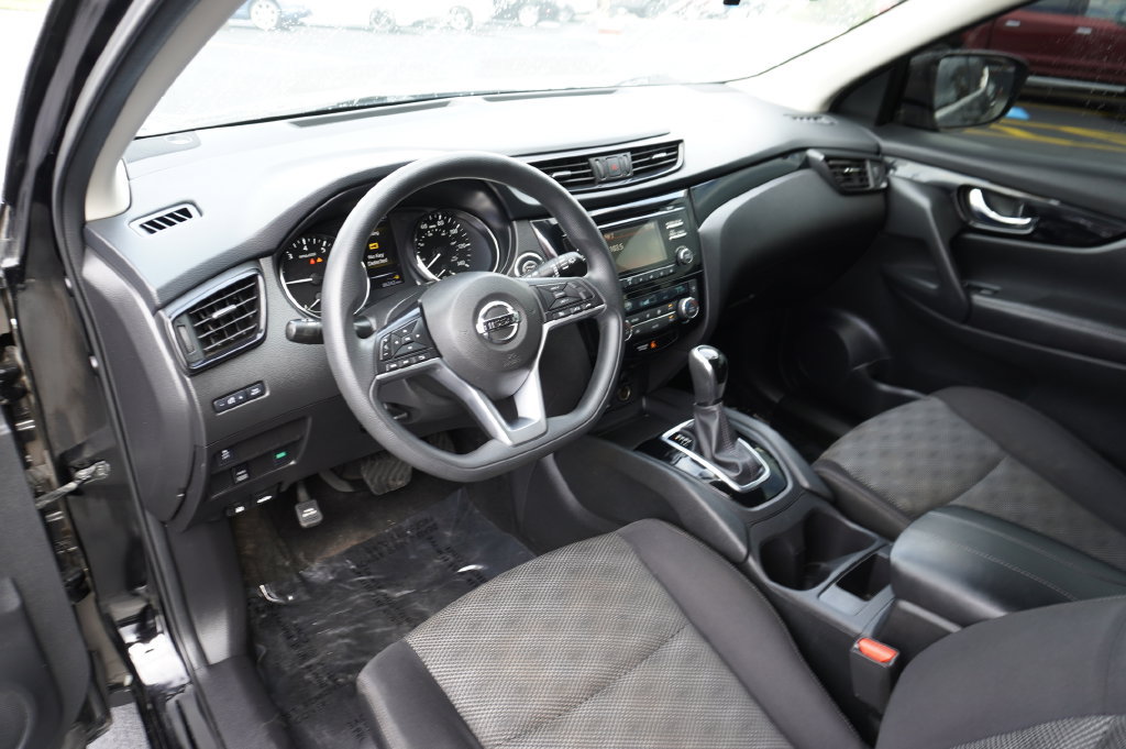 Used 2017 Nissan Rogue Sport SV AWD/4WD image 23