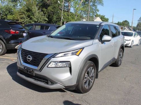 Used 2023 Nissan Rogue SV image 4