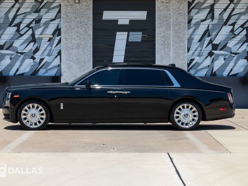 Used 2023 Rolls-Royce Phantom Extended Wheelbase RWD image 7