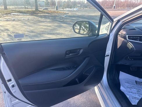 Used 2023 Toyota Corolla LE image 17