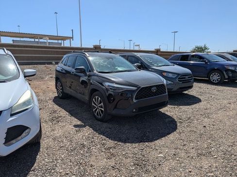 Used 2023 Toyota Corolla Cross XLE w/ Convenience Package AWD/4WD image 4