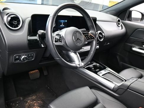 Used 2025 Mercedes-Benz GLA 250 image 12