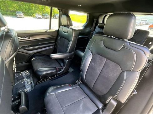 Used 2023 Jeep Grand Cherokee L Laredo AWD/4WD image 25