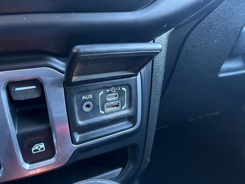 Used 2018 Jeep Wrangler Sport image 27