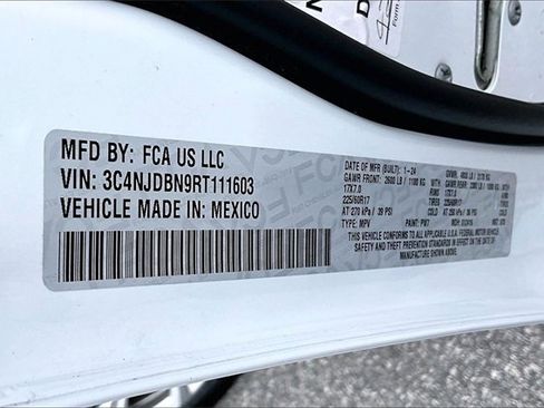 Used 2024 Jeep Compass Latitude image 19