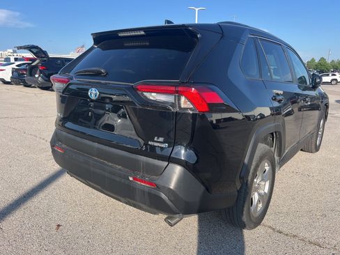 Used 2024 Toyota RAV4 LE AWD/4WD image 4