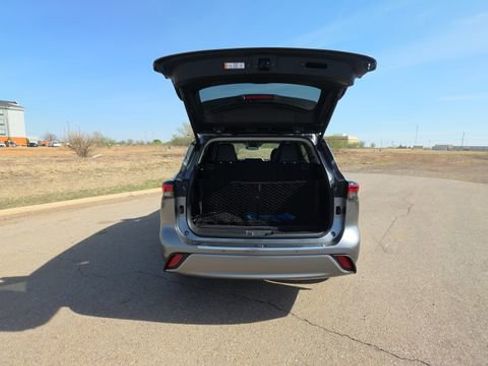 New 2026 Toyota Highlander Platinum AWD/4WD image 27
