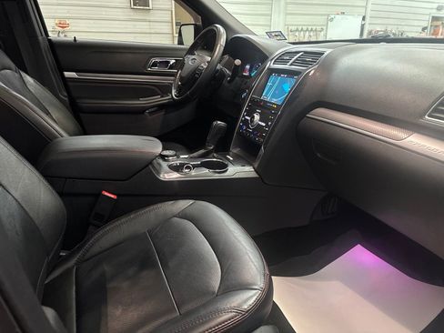 Used 2019 Ford Explorer Sport w/ Equipment Group 401A AWD/4WD image 26