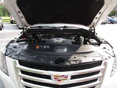 Used 2018 Cadillac Escalade Premium Luxury AWD/4WD image 40