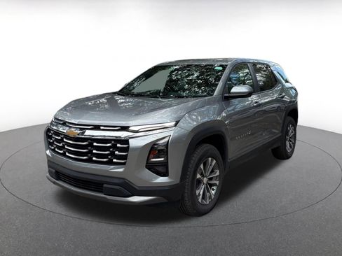 Used 2025 Chevrolet Equinox LT AWD/4WD image 3