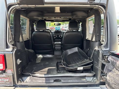 Used 2016 Jeep Wrangler Rubicon w/ Power Convenience Group AWD/4WD image 43